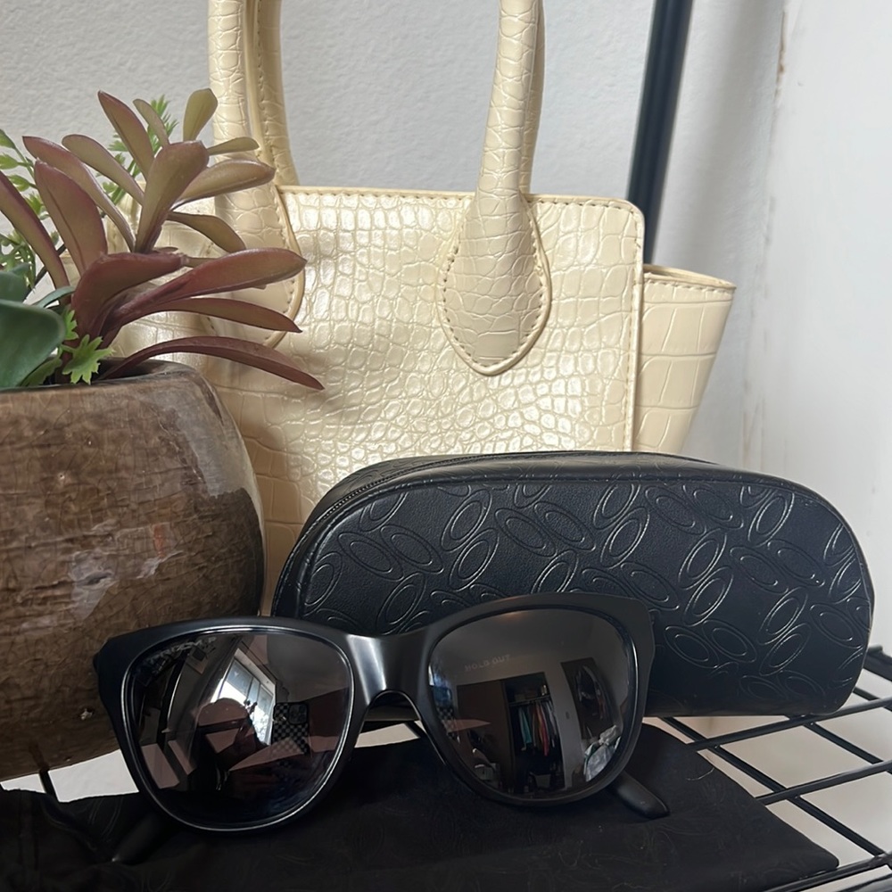Women’s Oakley Hold Out Sunglasses